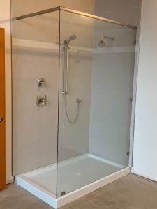 Glass panel with header 2