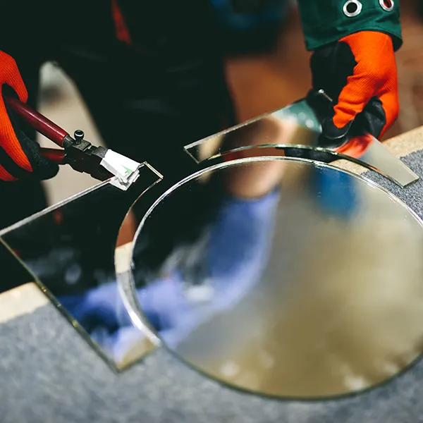 glazier cutting glass mirror